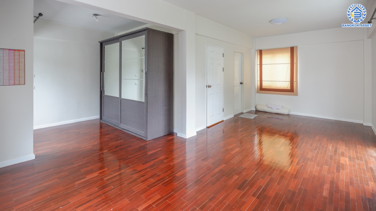 ทาวน์เฮ้าส์มือสองนนทบุรี 3 ชั้นทำเลโซนเมือง! ม.ศุภาลัยวิลล์ รัตนาธิเบศร์18 หลังมุม เนื้อที่ 25.8 ตร.ว. ฟังก์ชันครบ 3 ห้องนอน 3 ห้องน้ำ 1 ที่จอดรถ บนสุดยอดทำเล! เข้า-ออกได้ทั้ง ถ.รัตนาธิเบศร์ ถ.ติวานนท์ และสนามบินน้ำ ใกล้ทางด่วน "งามวงศ์วาน" และติดรถไฟฟ้า "สถานีศูนย์ราชการนนทบุรี"